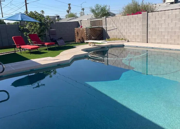 Cozy With Sparkling Pool/pet Friendly *
