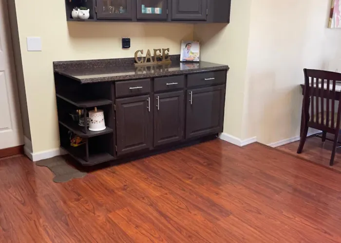 Cozy With Sparkling Pool/pet Friendly *