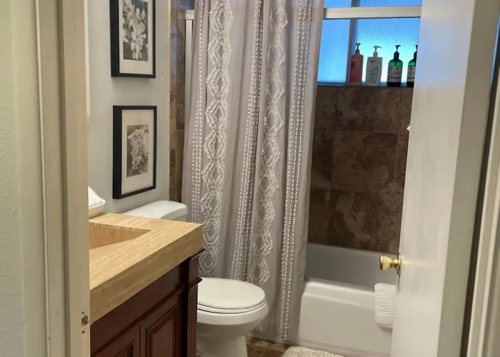 Cozy With Sparkling Pool/pet Friendly *